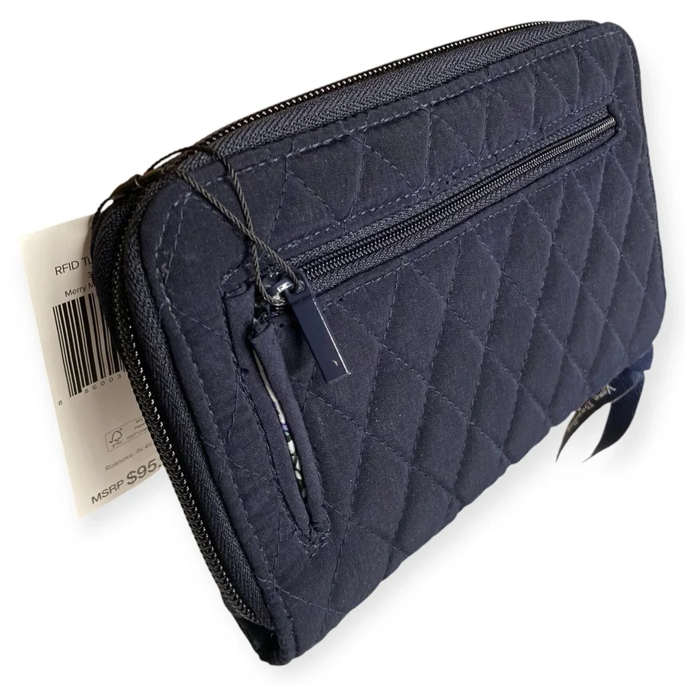 ⌛️SOLD⌛️ Vera Bradley RFID Turnlock Wallet Merry Mischief Snow Day Quilt Cotton - Picture 9 of 16